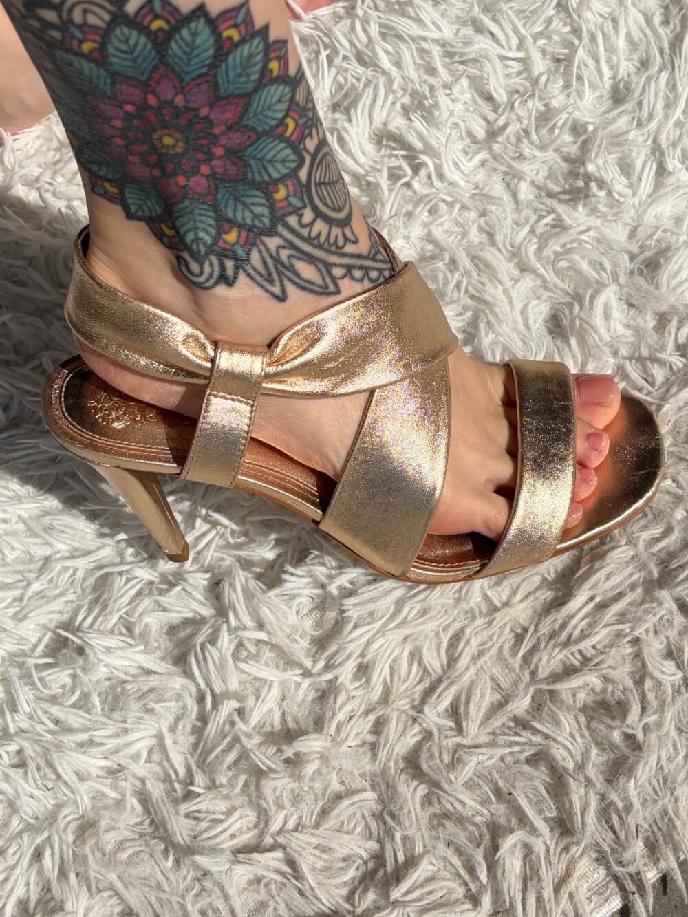Vince Camuto Chryssy Gold Metallic Leather Stiletto Heel Sandals 9.5M - AS IS